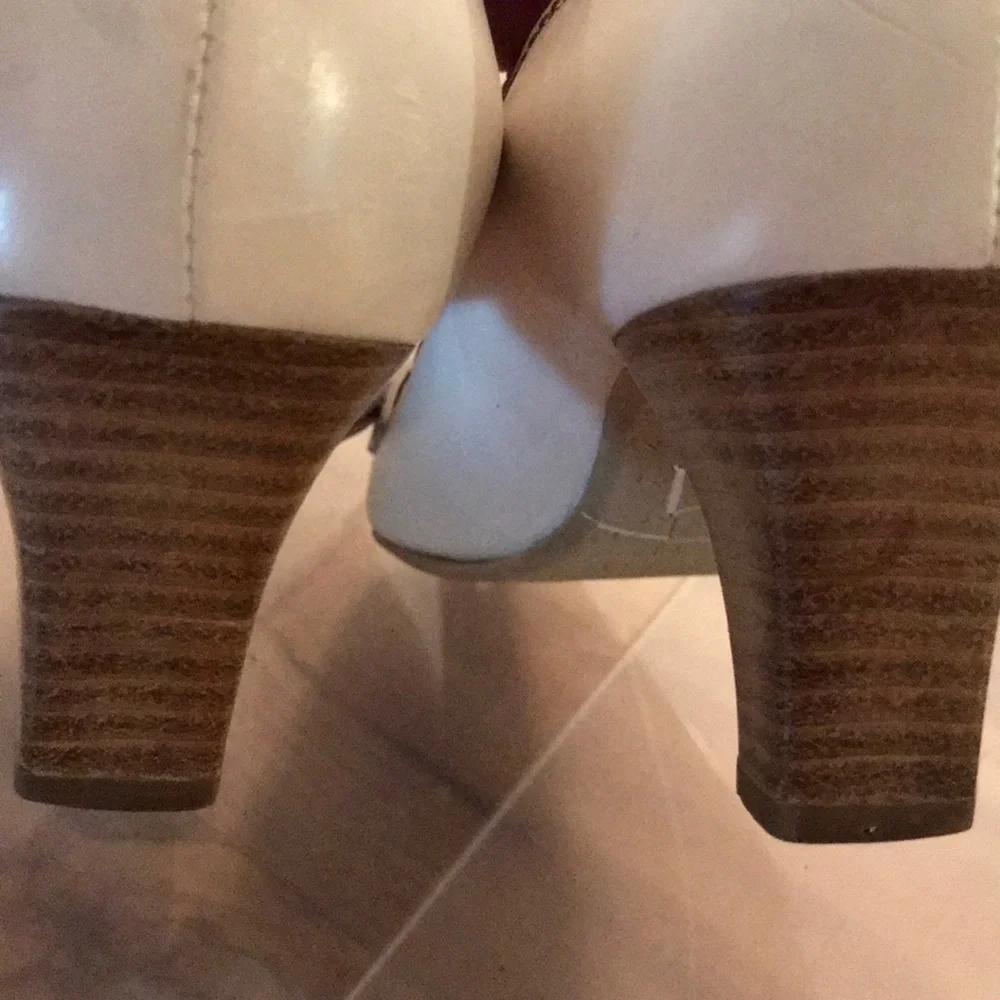 Denkstein premium leather ivory stitched toe stacked wood heels shoes women EUC